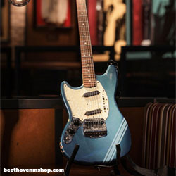 گیتار موستانگ فندر متعلق به کورت کوبین